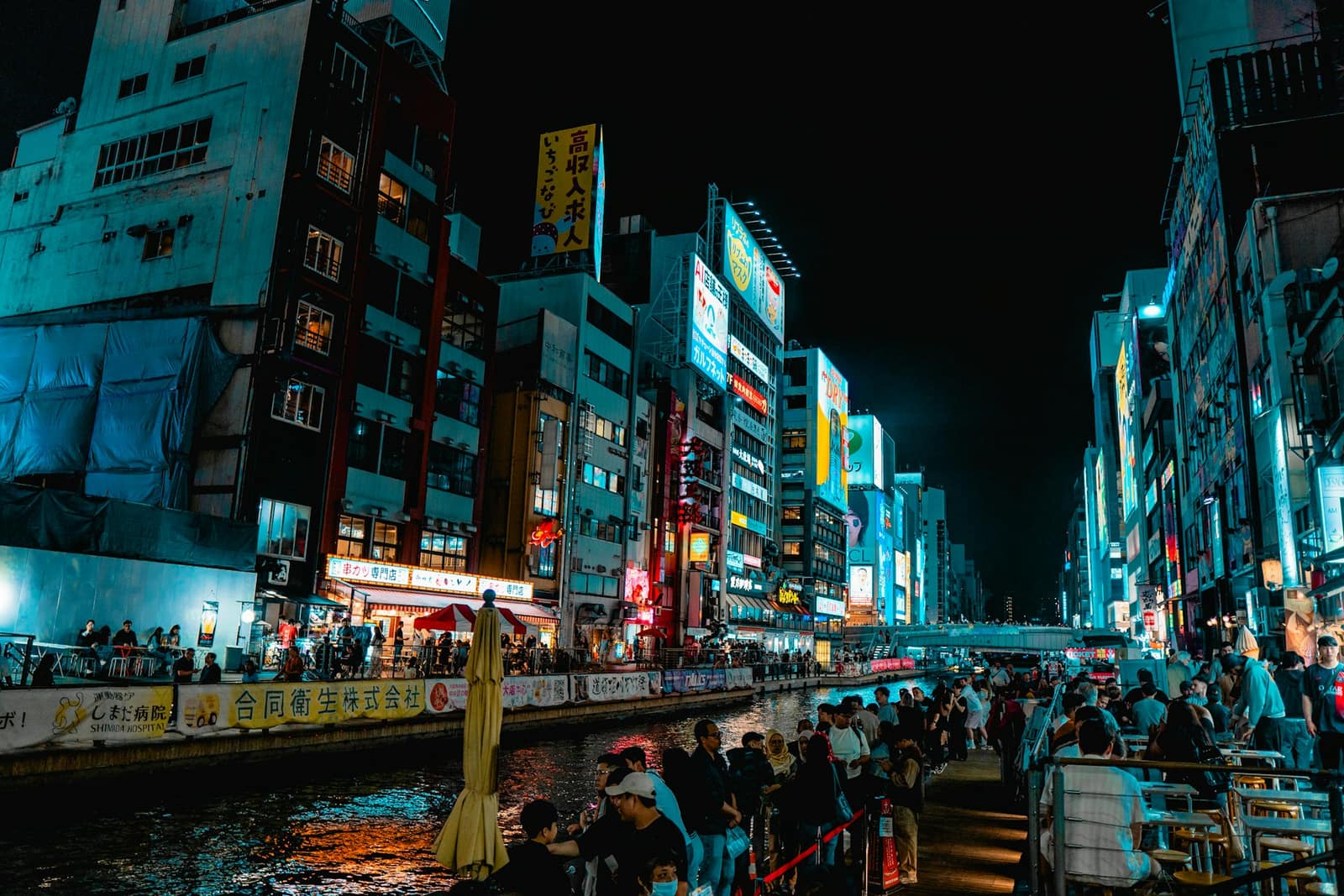 Canal de Dotonbori et néons d’Osaka la nuit