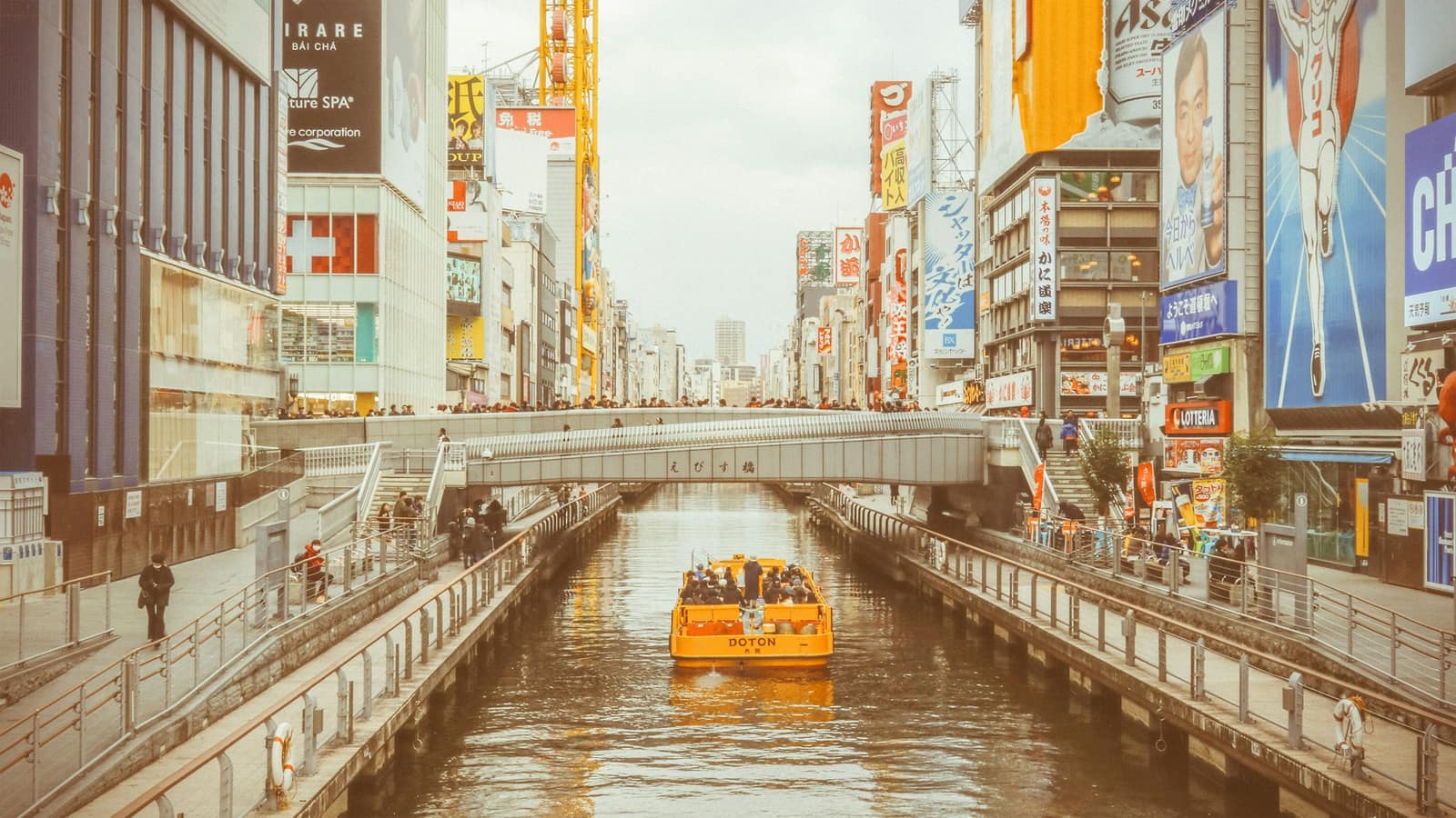 Enseigne Glico vue depuis Ebisubashi à Dotonbori