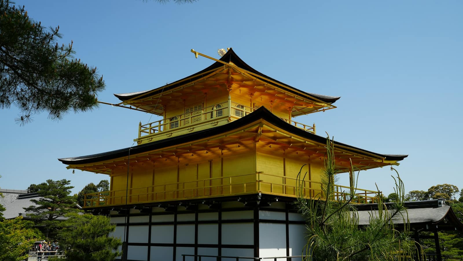 Étages dorés et phénix du Pavillon d’Or de Kyoto