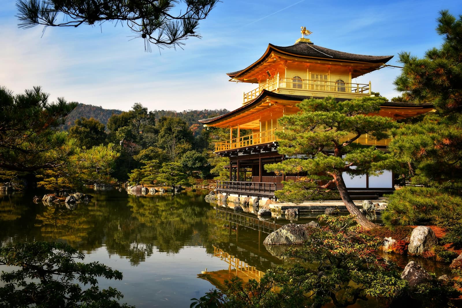 Kinkaku-ji reflété dans l’étang Kyoko-chi à Kyoto