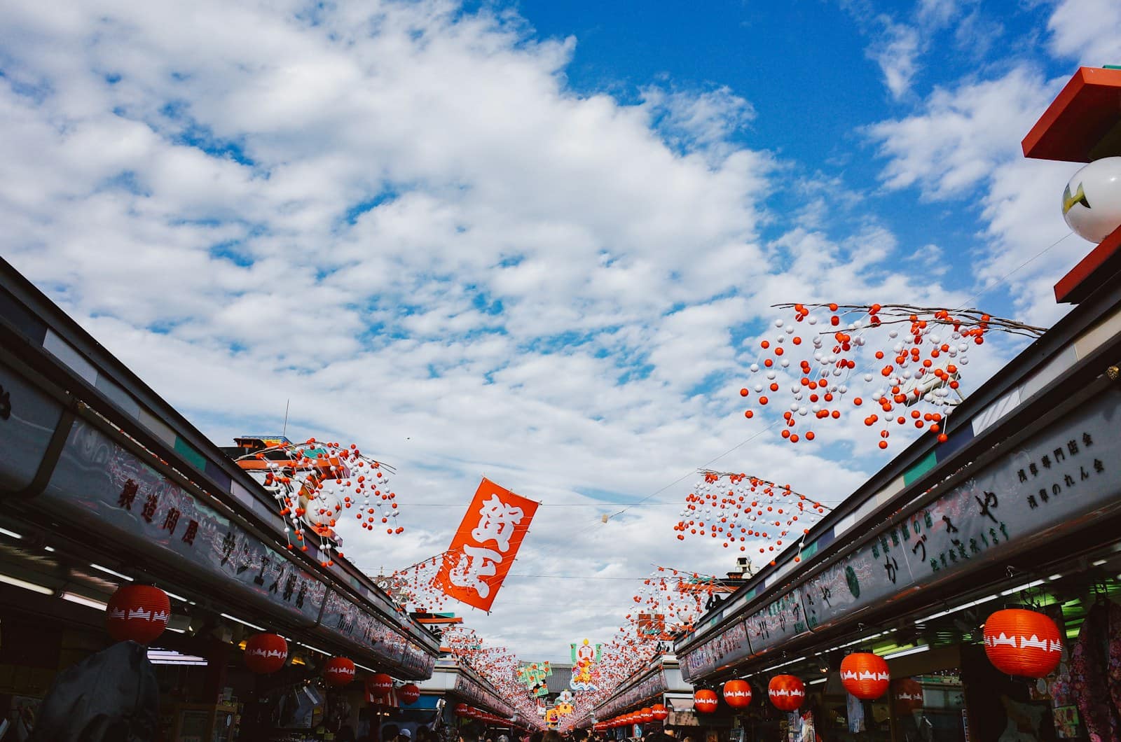 Allée commerçante Nakamise-dori menant au Senso-ji